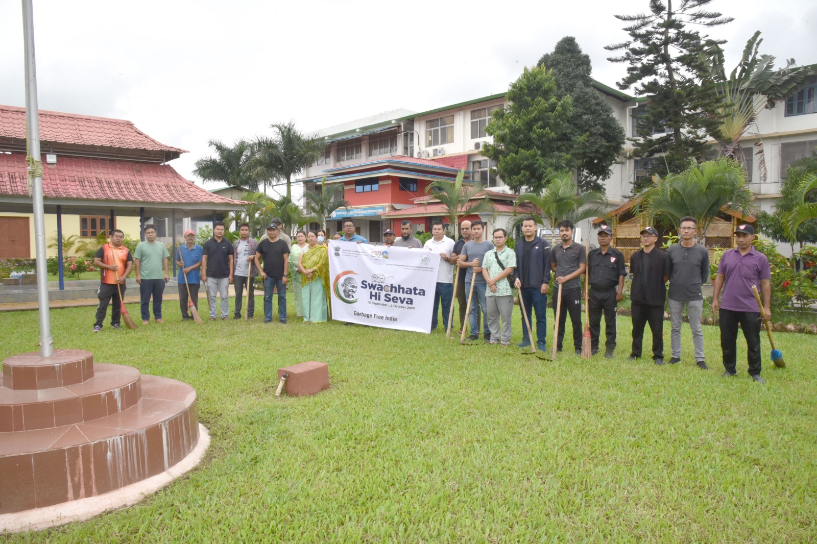 ibsd-staffs-organised-shramdaan-under-swacchata-hi-seva-by-cleaning-the-institute-campus-premises-and-adjoining-areas-on-1st-oct-2023-at-imphal-manipur-