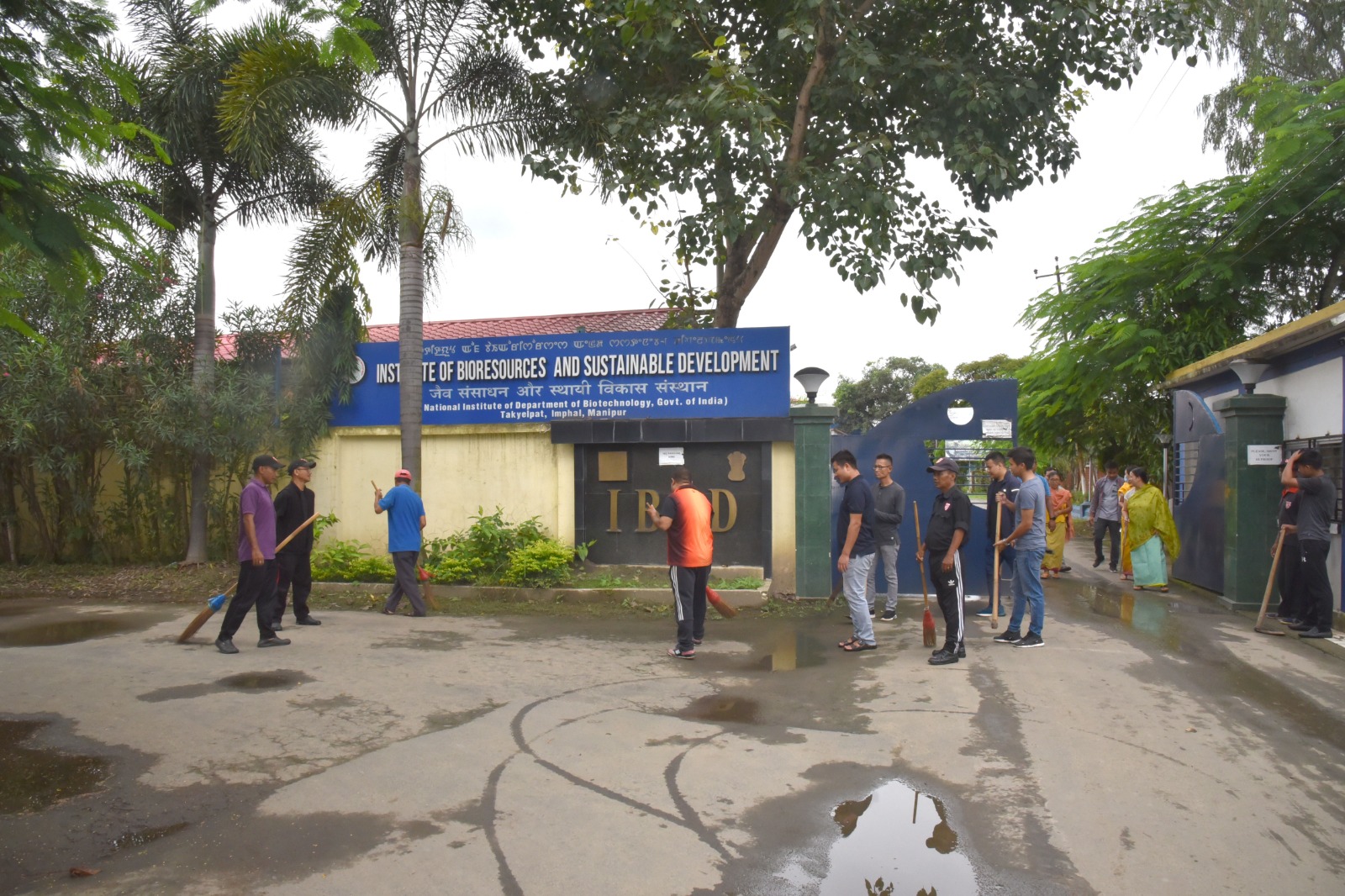 ibsd-staffs-organised-shramdaan-under-swacchata-hi-seva-by-cleaning-the-institute-campus-premises-and-adjoining-areas-on-1st-oct-2023-at-imphal-manipur-