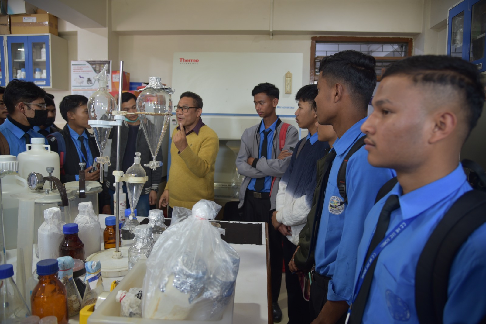 ibsd-organised-open-day-for-school-students-from-imphal-to-visit-labs-and-interact-with-scientists-about-various-research-areas-of-bioresources-this-activity-was-organised-by-ibsd-under-the-science-for-society-program-on-13th-dec-2023-