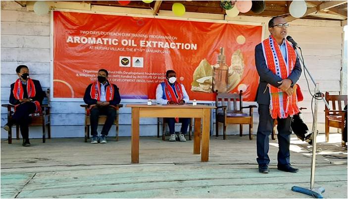 Under the aegis of IBSD Impha organised a two days OUTREACH CUM TRAINING PROGRAMME on Aromatic Oil Extraction was held at Huishu Village, Ukhrul District, Manipur during 8th and 9th January 2021. 